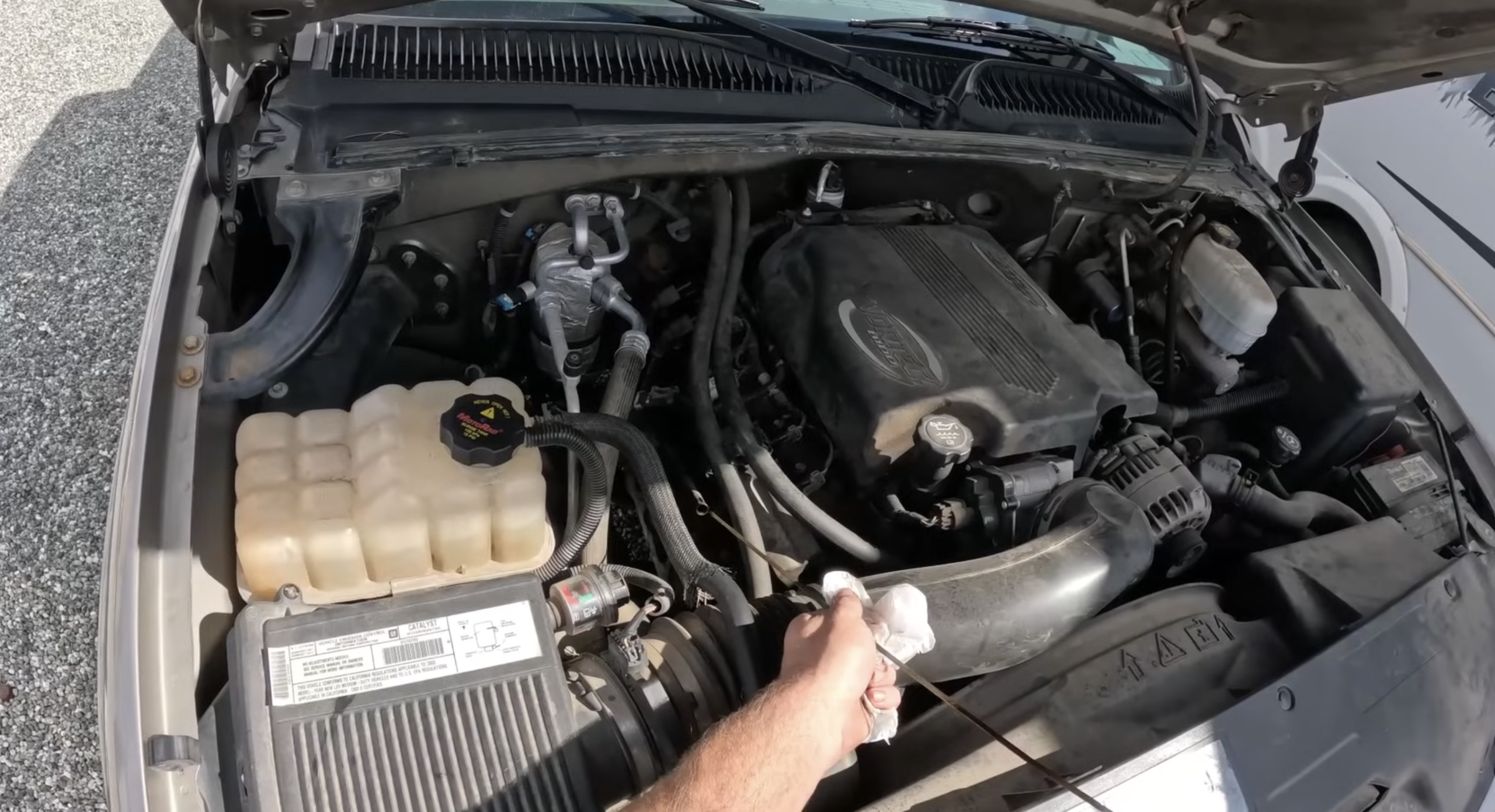 Pasadena-Engine-Maintenance image shows onsite tune ups and oil changes in Pasadena, CA